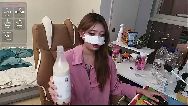 Milk Sola online show from November 1, 2025, 3:14 pm