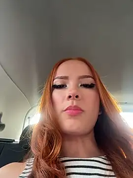 Snapshot of Sophie_HL chatting on October 27, 2025, 9:19 pm Sophie HL online show from October 27, 2025, 9:19 pm