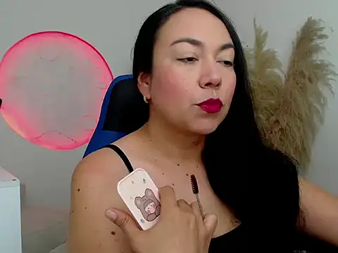 Yadis hot online show from November 10, 2025, 9:25 pm