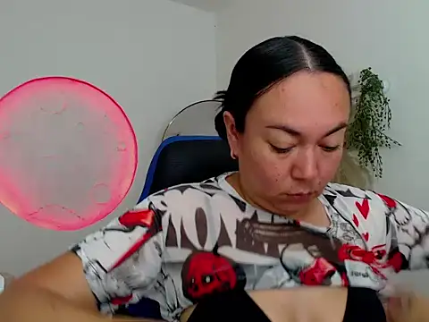 Yadis hot online show from December 1, 2025, 10:15 pm