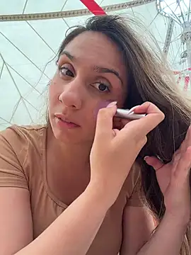 sarah honey   online show from December 18, 2025, 4:02 pm