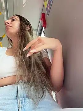 sarah honey   online show from December 22, 2025, 3:09 pm