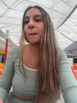 Snapshot of sarah_honey__ chatting on February 10, 2026, 3:05 pm sarah honey online show from February 10, 2026, 3:05 pm