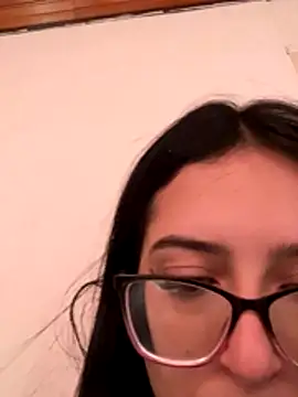 Kloe Novoa online show from December 2, 2025, 1:39 pm