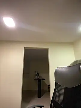 Snapshot of Kloe_Novoa chatting on April 1, 2026, 12:06 pm Kloe Novoa online show from April 1, 2026, 12:06 pm