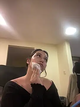 Snapshot of Kloe_Novoa chatting on April 7, 2026, 1:33 pm Kloe Novoa online show from April 7, 2026, 1:33 pm