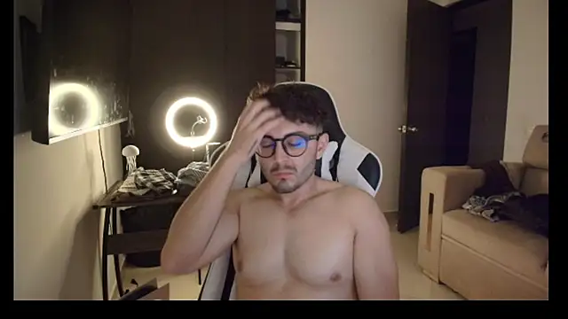 Snapshot of lionandreough chatting on October 24, 2025, 6:10 am lionandreough online show from October 24, 2025, 6:10 am