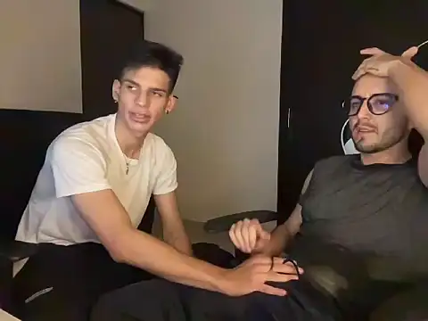 Snapshot of lionandreough chatting on October 27, 2025, 11:31 pm lionandreough online show from October 27, 2025, 11:31 pm