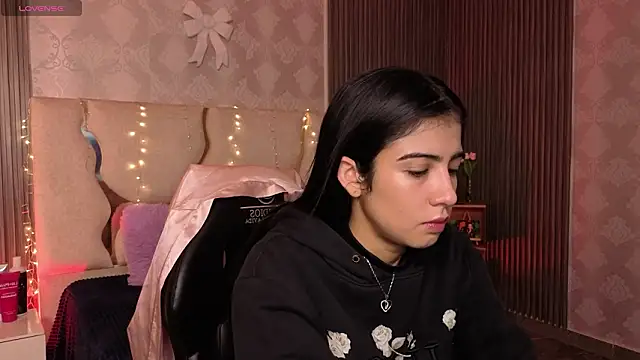 MAIILY TAY online show from February 18, 2026, 12:23 pm