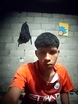 Snapshot of Brayanjuarez_10 chatting on October 29, 2025, 2:25 am Brayanjuarez 10 online show from October 29, 2025, 2:25 am