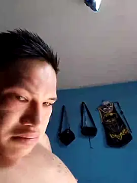 Ojitosbrrr online show from November 22, 2025, 8:19 pm