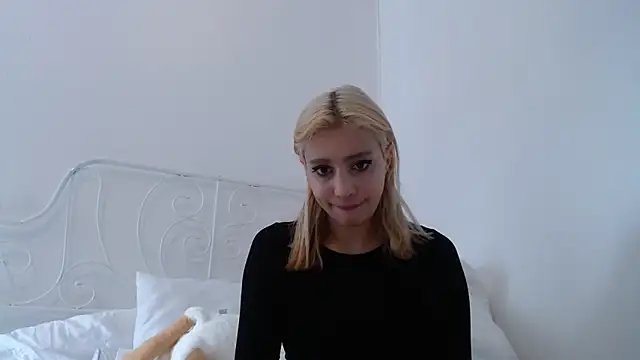 bellefleurrr online show from December 22, 2025, 1:19 pm