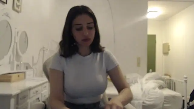 bellefleurrr online show from April 16, 2026, 8:53 pm