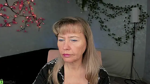 Carla Vogue online show from December 2, 2025, 9:58 am