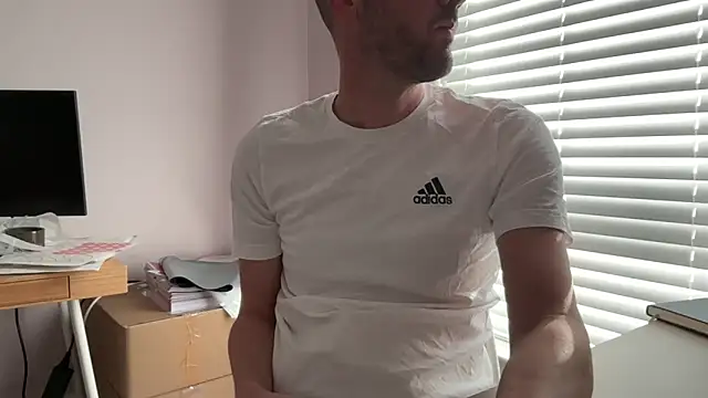 Snapshot of irishplayer chatting on October 29, 2025, 10:06 am irishplayer online show from October 29, 2025, 10:06 am