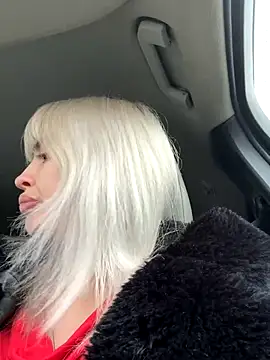 blondegirlx online show from November 29, 2025, 9:23 am