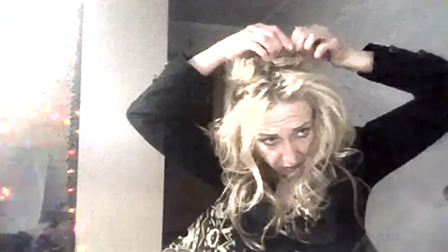 LilaniLoverx online show from November 17, 2025, 1:28 pm