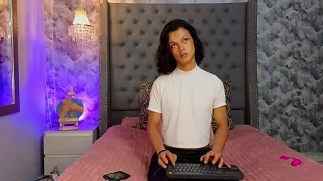 Indi rave online show from April 12, 2026, 8:36 pm