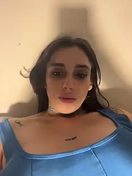 gigi333regi online show from November 28, 2025, 8:33 pm