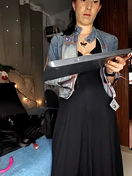 eva delight  online show from December 16, 2025, 11:15 am