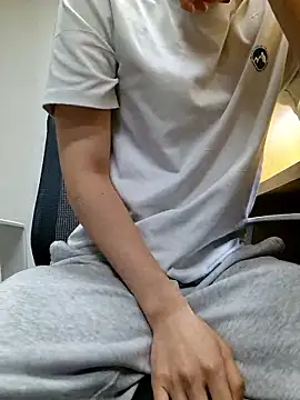 yuta 00 online show from May 4, 2026, 4:36 pm