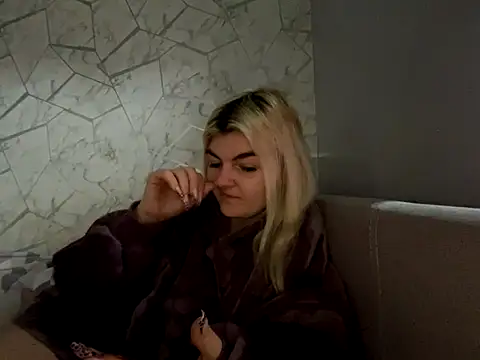 rosie-hipstergal online show from November 15, 2025, 1:51 pm