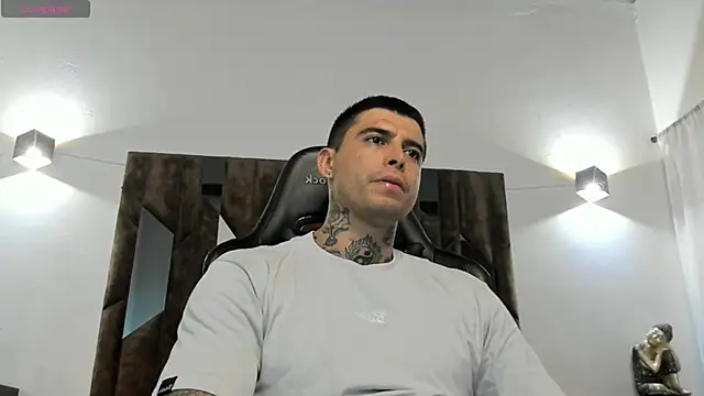 MATEO DILUCA online show from November 14, 2025, 8:07 pm