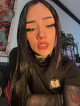 NinaHex online show from November 21, 2025, 1:43 pm