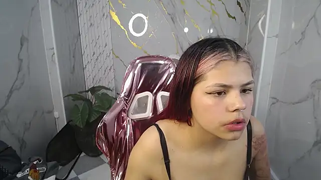 Snapshot of Little_cherry_b chatting on October 26, 2025, 7:42 pm Little cherry b online show from October 26, 2025, 7:42 pm