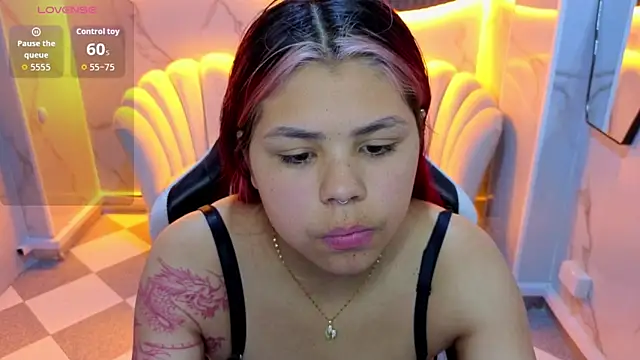 Snapshot of Little_cherry_b chatting on October 30, 2025, 7:47 pm Little cherry b online show from October 30, 2025, 7:47 pm