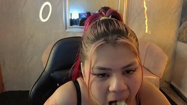 Snapshot of Little_cherry_b chatting on November 12, 2025, 7:57 pm Little cherry b online show from November 12, 2025, 7:57 pm