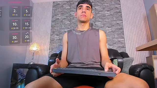 zack joness18 online show from November 23, 2025, 2:33 am