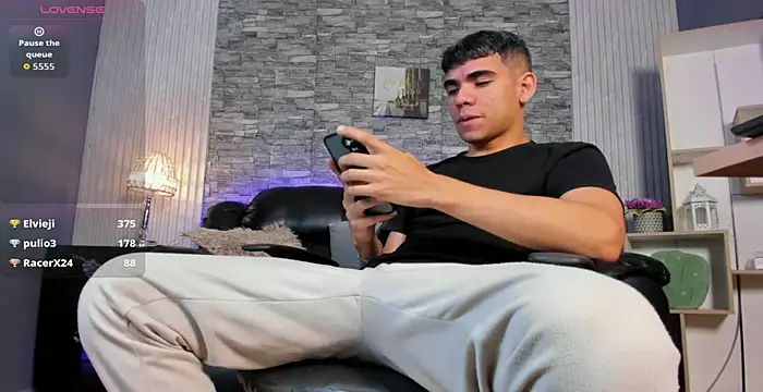 zack joness18 online show from April 14, 2026, 4:29 am