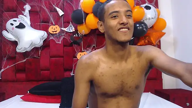 Snapshot of Tommy_22CM chatting on October 29, 2025, 11:56 am Tommy 22CM online show from October 29, 2025, 11:56 am