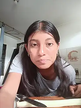 Snapshot of YeseniaRodriguez3 chatting on October 27, 2025, 5:17 pm YeseniaRodriguez3 online show from October 27, 2025, 5:17 pm