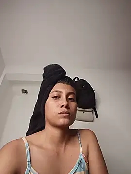 YeseniaRodriguez3 online show from January 6, 2026, 11:51 pm