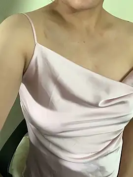 HellenChan online show from November 9, 2025, 1:20 pm