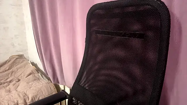 AliceStacy online show from November 30, 2025, 8:29 am