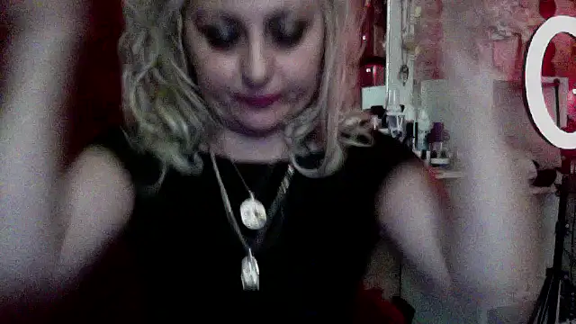 xHot Amazonq online show from February 1, 2026, 9:57 pm