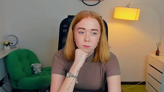 AddieOsler online show from November 12, 2025, 8:41 pm