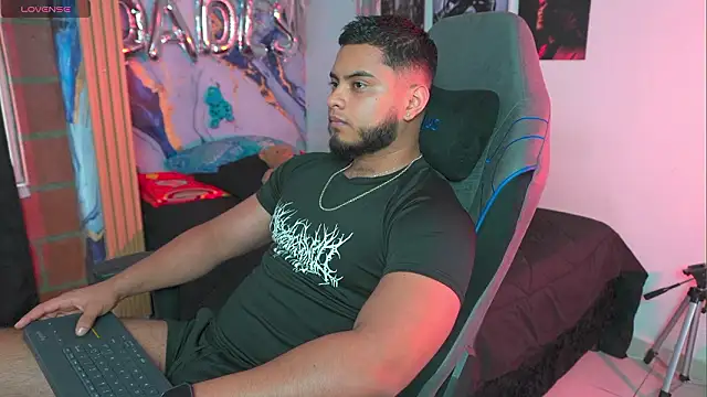 Tiler wolker online show from March 25, 2026, 10:05 pm