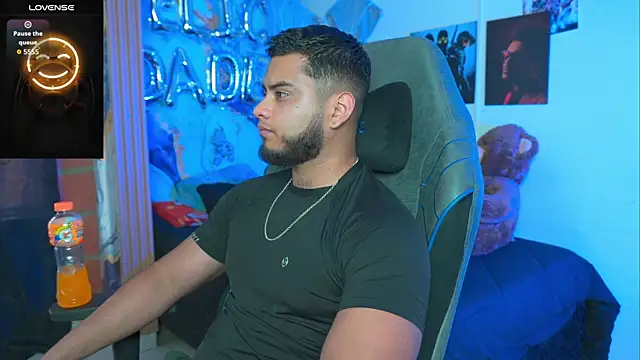 Tiler wolker online show from April 3, 2026, 8:51 pm