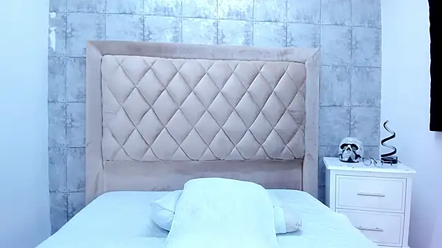 AmaraWolf online show from November 16, 2025, 9:09 pm