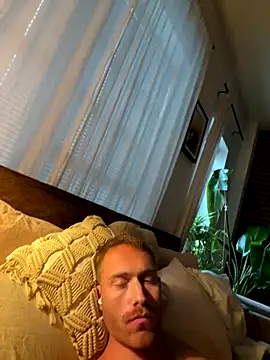 Snapshot of looker94 chatting on October 25, 2025, 8:58 pm looker94 online show from October 25, 2025, 8:58 pm