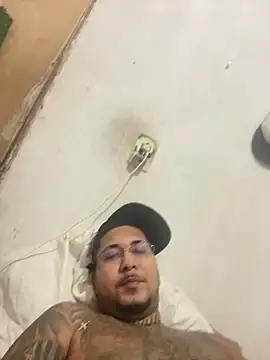 Snapshot of omascarado__ chatting on October 30, 2025, 5:20 am omascarado online show from October 30, 2025, 5:20 am