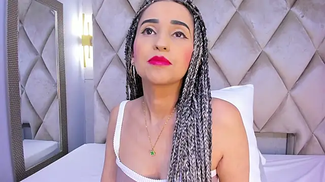 violett rabbit  online show from December 5, 2025, 8:05 pm