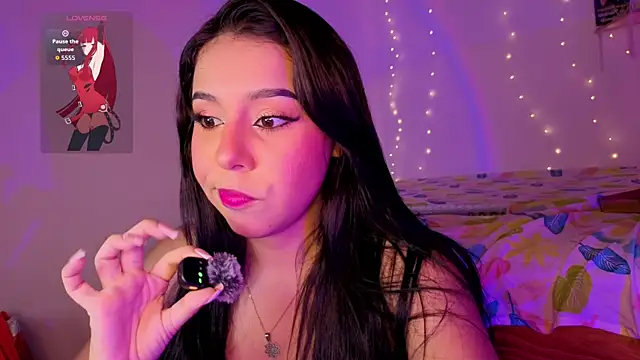 Miia330 online show from November 10, 2025, 11:04 pm