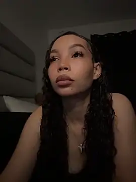 nikkiloveee online show from April 22, 2026, 5:32 am