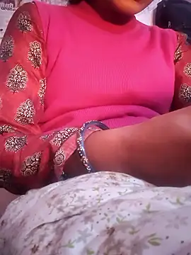 Hot-Rubyy online show from January 18, 2026, 4:44 pm