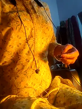 Hot-Rubyy online show from February 14, 2026, 5:32 pm